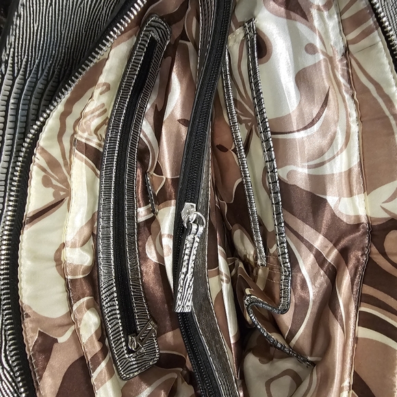 Vintage Guess Handbag - Gray and Silver - VGUC - Monogram - Picture 11 of 15